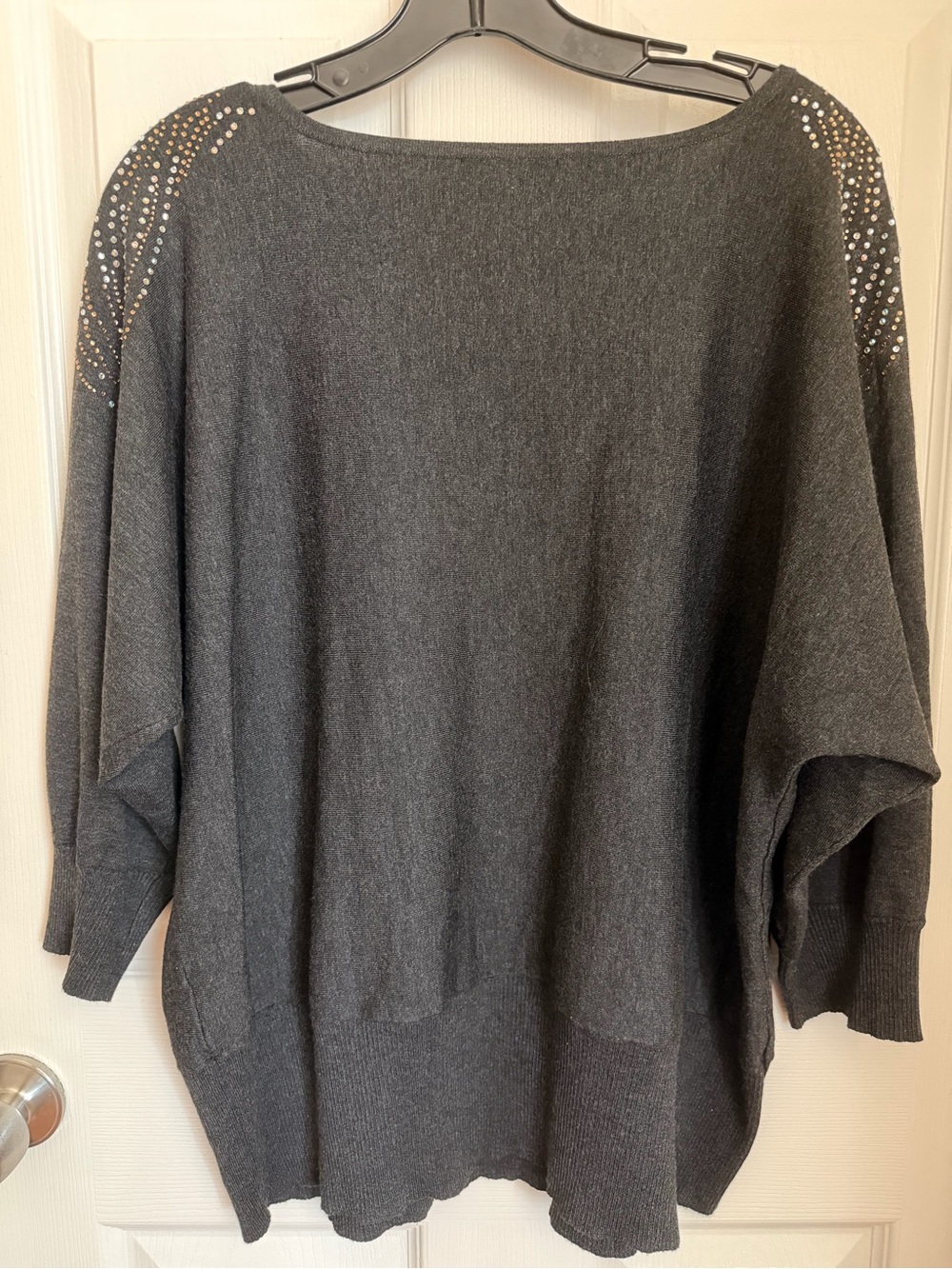 Cable & Gauge Woman Charcoal Gray Embellished Shoulder Sweater EUC 1X - Picture 6 of 14